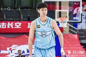 青岛国内球员注册信息：赵嘉义正式转会 王睿泽等4人迎来合同年