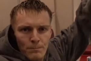 悠着点！挪威主帅解释厄德高坐着庆祝：他担心自己受伤的膝盖