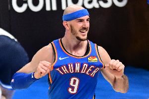 詹姆斯：每个队都应该有个卡鲁索 他知道如何成功&逆境保持平稳