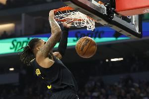 56号秀！👀科尔：我警告队员们 理查德要偷走他们的上场时间了