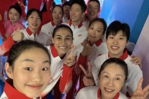 迪拉娜社媒晒全队合影：我的第一块全运金牌🏅感恩我拥有的一切