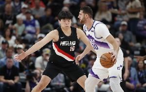 解说：虽然到常规赛杨瀚森还是会被虐 但还是看好他以后能打出来